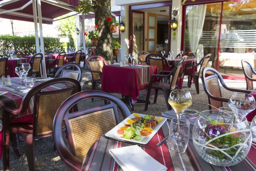 Auberge De La Terrasse Villersexel Exteriör bild