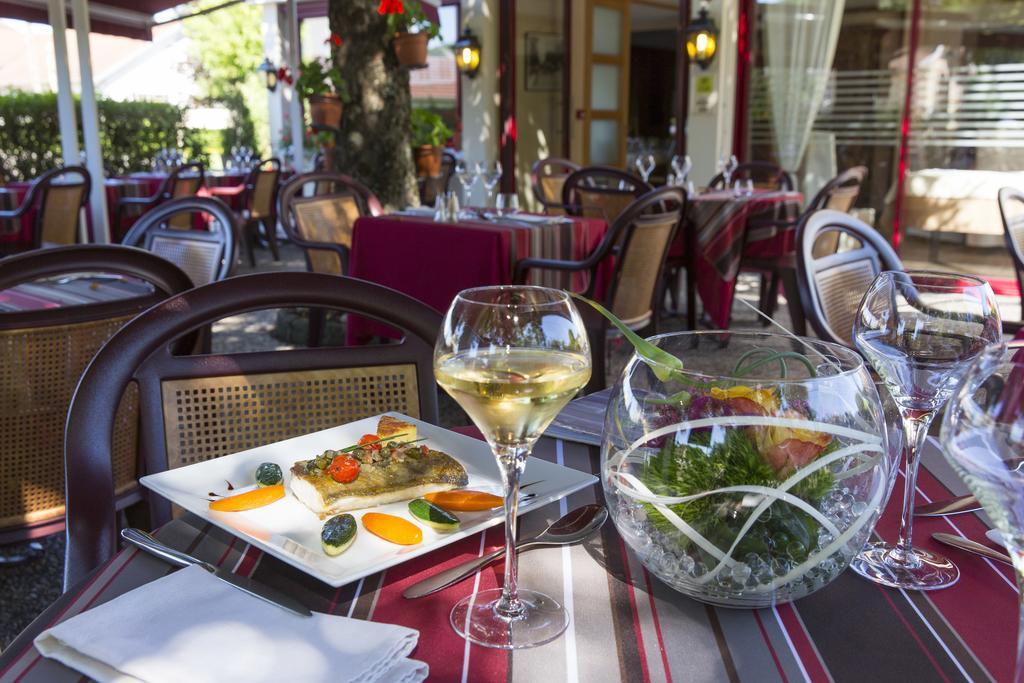 Auberge De La Terrasse Villersexel Exteriör bild