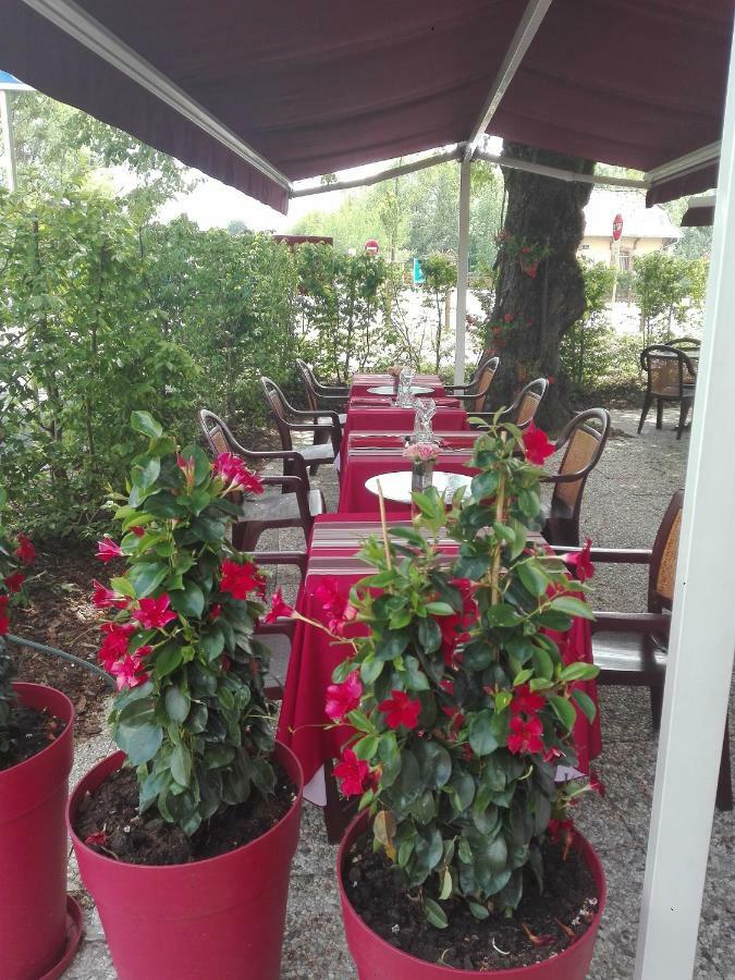 Auberge De La Terrasse Villersexel Exteriör bild